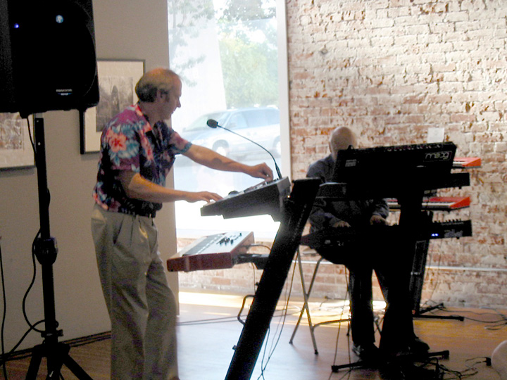 THE HAPPY ELECTROPOP MUSIC MACHINE